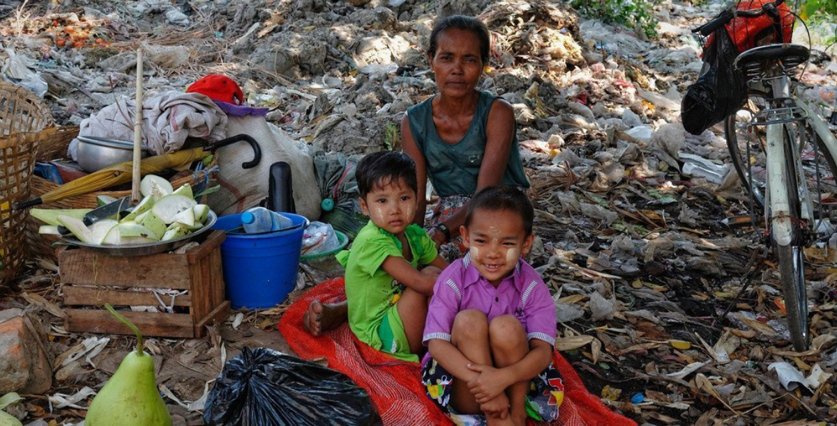 familia deslocados em mianmar, foto ILO PhotoMarcel Crozet