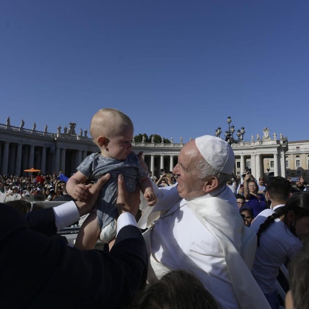 Papa Francisco no final da missa de encerramento do X Encontro Mundial das Famílias, em Roma. 25 Junho 2022. Foto © Vatican News