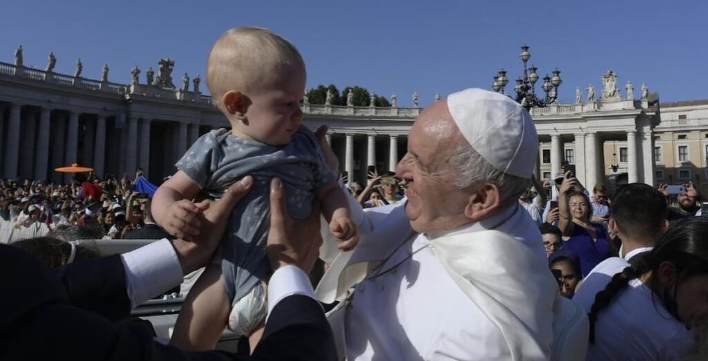 Papa Francisco no final da missa de encerramento do X Encontro Mundial das Famílias, em Roma. 25 Junho 2022. Foto © Vatican News