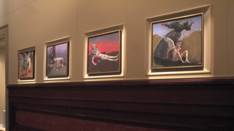 Paula Rego e os quadros de Belém Quatro dos oito temas do “Ciclo da Vida da Virgem Maria”, de Paula Rego, onde se vê “Pietá” (o segundo à direita). Da esquerda para a direita, na Capela do Palácio de Belém, em Lisboa, veem-se ainda “Fuga para o Egito”, “Lamentação aos pés da Cruz” e “Assunção”. Foto © José Manuel/Museu da Presidência da República.