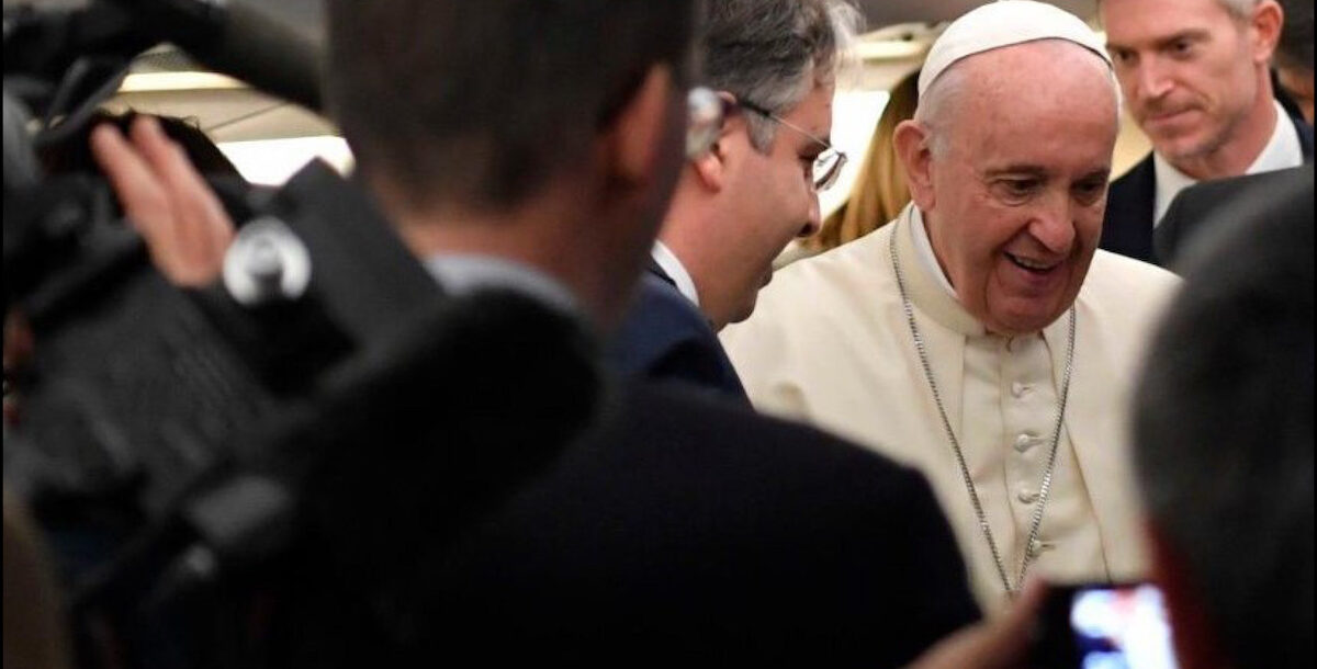A imagem da capa do Caderno A Igreja e os Média