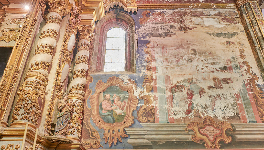 Igreja de Torre de Moncorvo: Demorar o olhar nas pinturas murais da capela-mor