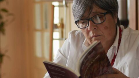 Ana Luísa Amaral, uma ausência que dói A poeta, escritora, tradutora, professora Ana Luísa Amaral, numa fotografia da sua página de Facebook, da autoria de Onomatopeia.