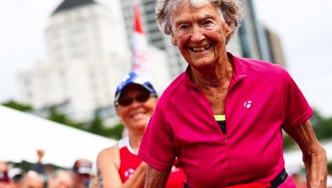 A freira que aos 92 anos ainda pratica triatlo