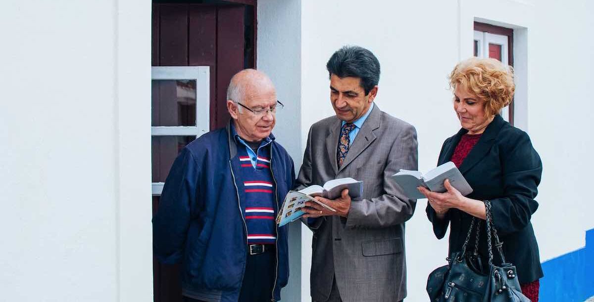 Regresso de visitas presenciais das Testemunhas de Jeová com “campanha especial para oferecer às pessoas um curso interativo e gratuito da Bíblia”. Foto © Testemunhas de Jeová.
