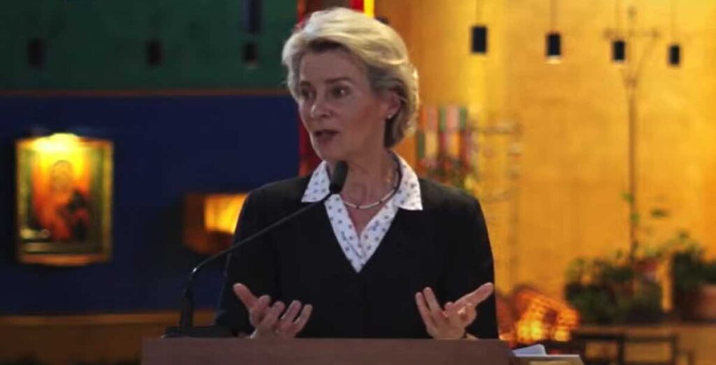 Von der Leyen não foi apenas debitar mais um discurso. Refugiou-se em Taizé durante 48 horas, para conhecer a comunidade ecuménica, falar com os jovens e participar nas atividades que pautam o ritmo das pessoas. Imagem captada da transmissão do YouTube.