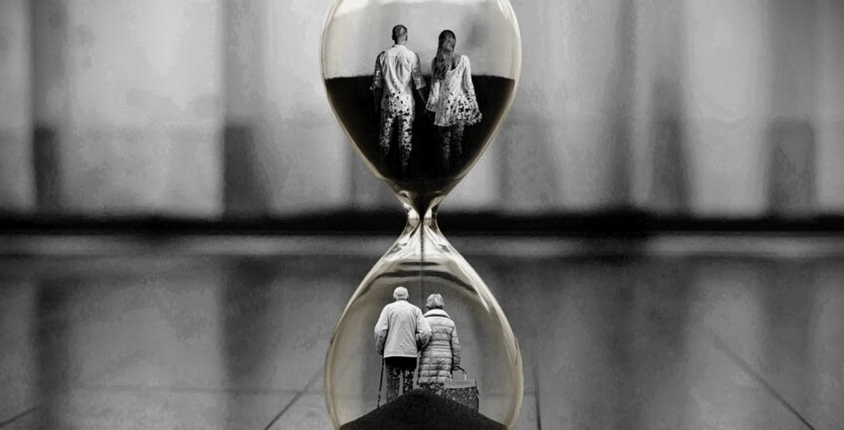 ampulheta velhice casal foto pixabay