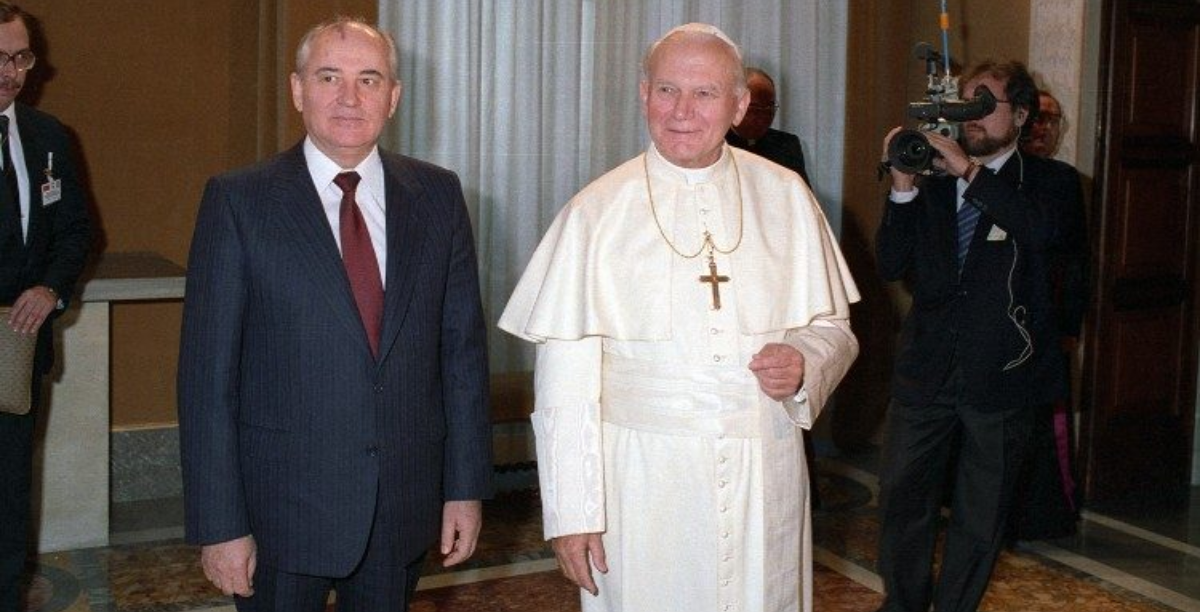 papa joao paulo II e michail gorbachov no vaticano em dezembro de 1989 foto vatican media (1200 × 612 px) papa joao paulo II e michail gorbachov no vaticano em dezembro de 1989 foto vatican media