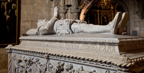 Túmulo de Luís de Camões no Mosteiro dos Jerónimos. Foto © Ricardo Perna