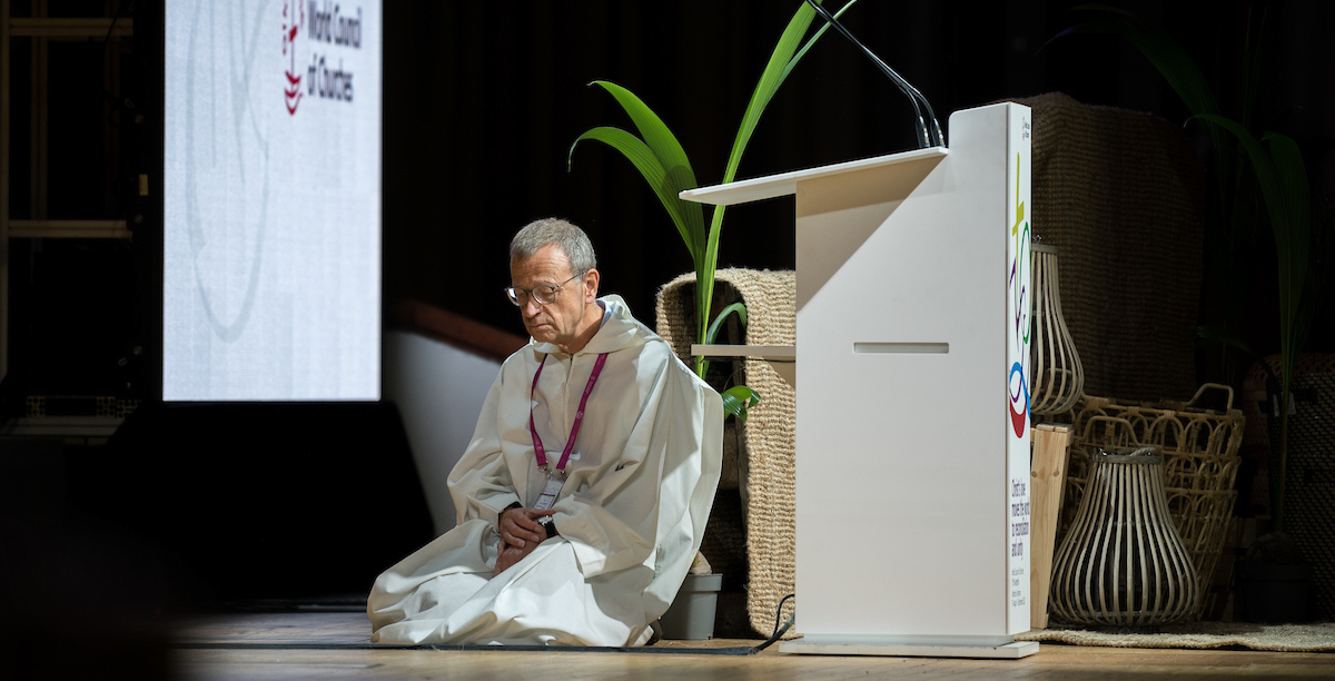 _O irmão Aloïs de Taizé na assembleia da CMI 2022 Foto © Albin HillertWCC. O irmão Aloïs de Taizé na assembleia da CMI 2022 Foto © Albin HillertWCC.