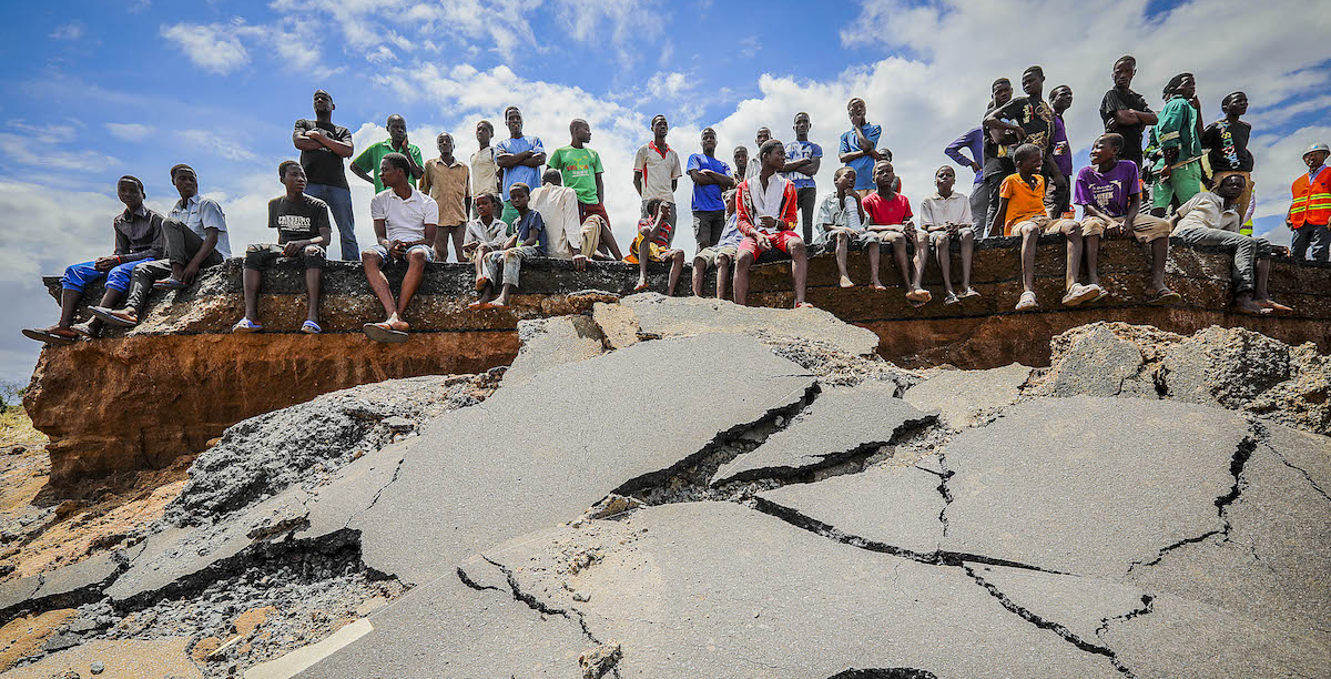 Refugiados do ciclone Idai Andamos a provocar a terra. Foto © Daniel Rocha, cedida pelo autor Refugiados do ciclone Idai Andamos a provocar a terra. Foto © Daniel Rocha, cedida pelo autor