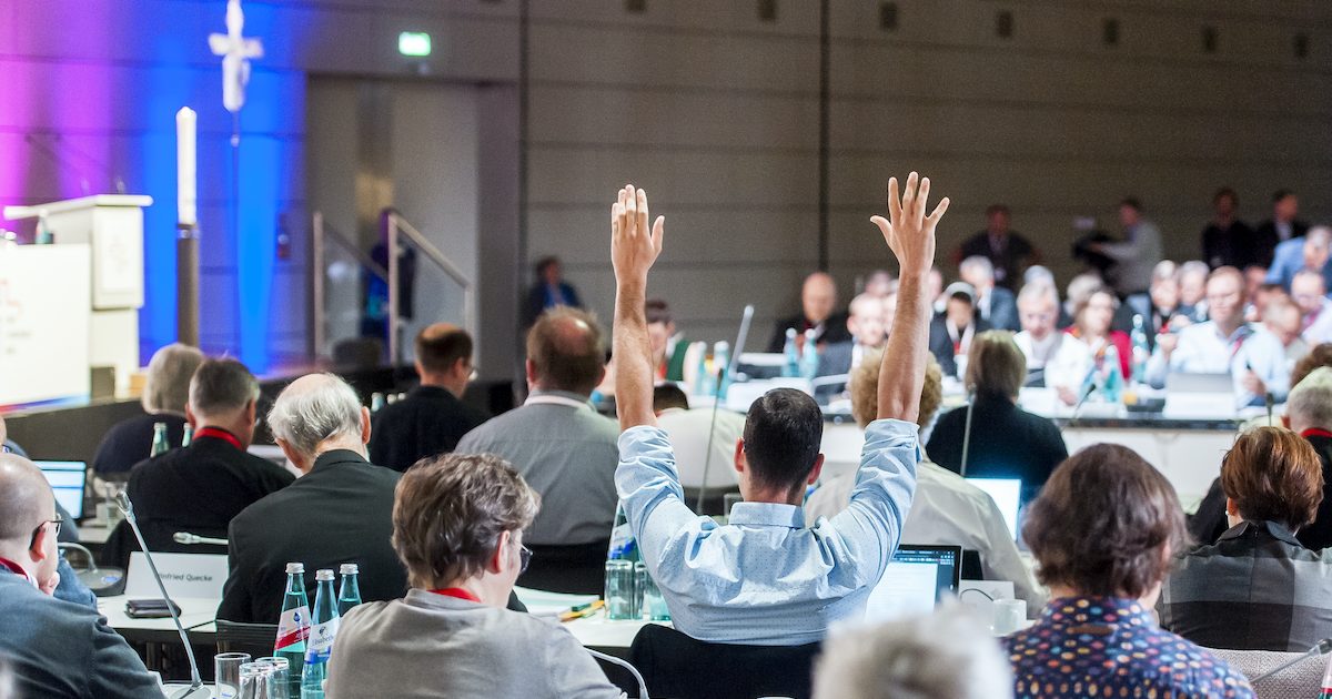 Vierte Synodalversammlung des Synodalen Weges – Tag 3 Quarta Assembleia Sinodal do Caminho Sinodal, em Frankfurt. Foto © Synodaler Weg/Maximilian von Lachner.