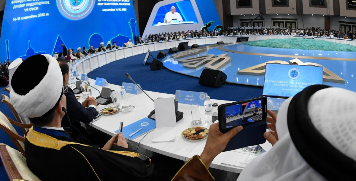 abertura do VII Congresso de Líderes de Religiões Mundiais e Tradicionais foto vatican media (1200 × 612 px)