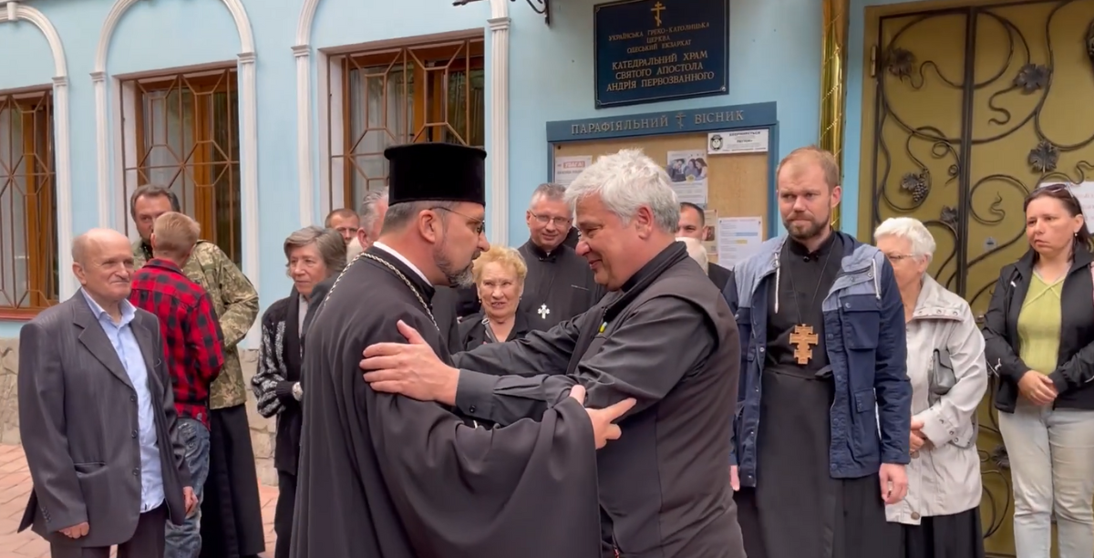 cardeal konrad krajewski em visita a odessa ucrania imagem a partir de video Vatican News (1200 × 612 px) cardeal konrad krajewski em visita a odessa ucrania imagem a partir de video Vatican News