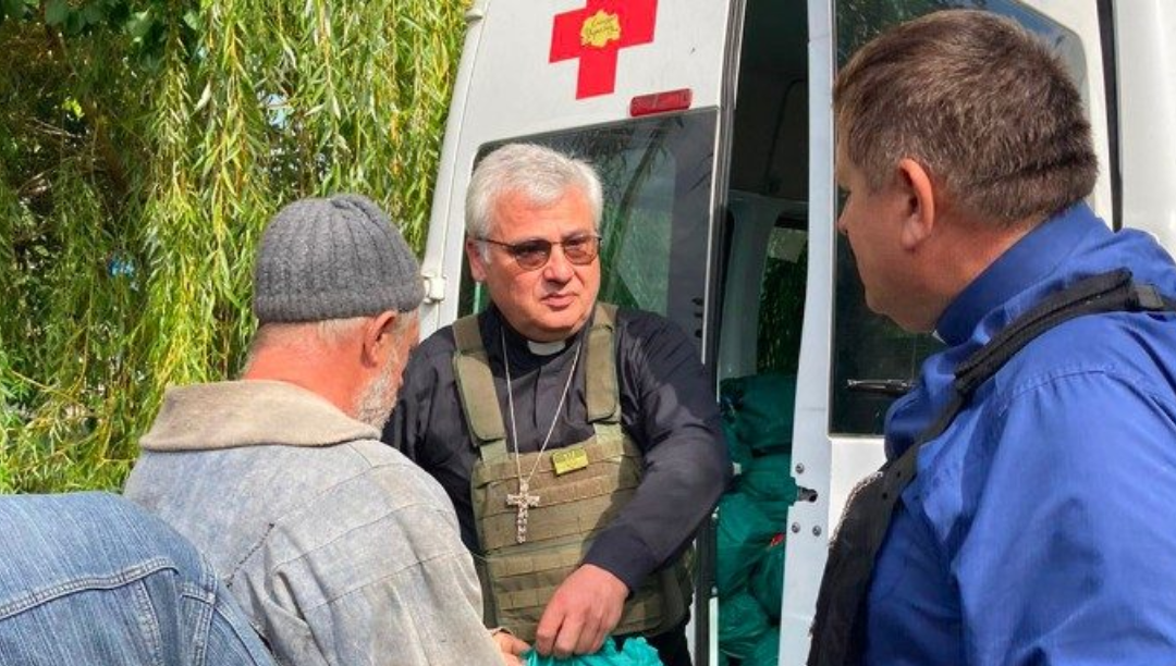 Escapou a um tiroteio, rezou junto das valas comuns: esmoleiro do Papa continua na Ucrânia