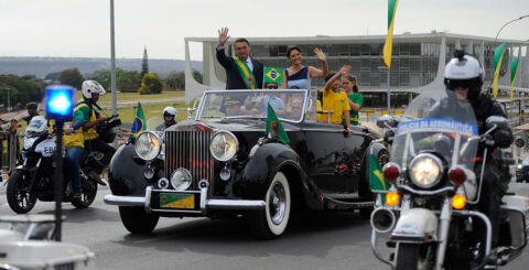 “Desfile cívico-militar em comemoração do bicentenário da independência do Brasil. Foto © Marcelo Jr. Casal.