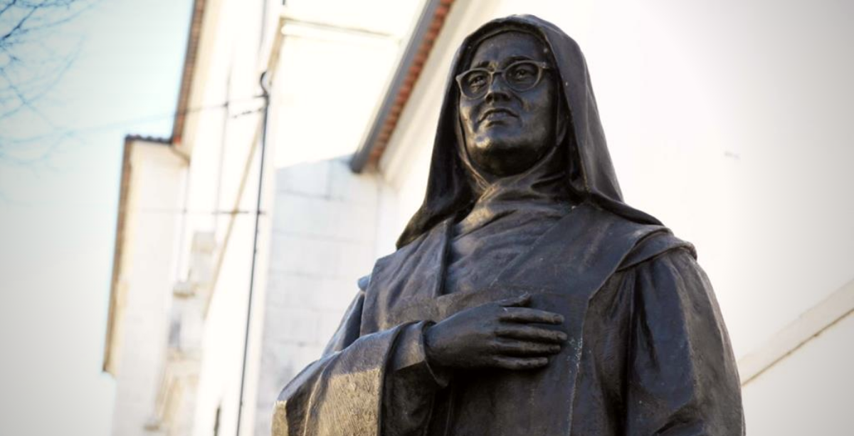 estatua irma lucia foto agencia ecclesia estatua irma lucia foto agencia ecclesia
