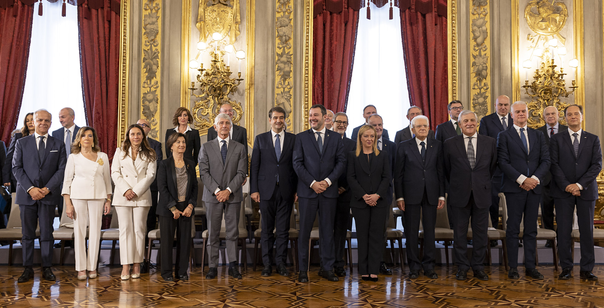 giorgia meloni e o seu executivo na tomada de posse com o presidente Sergio Mattarella a 22 outubro 2022 foto presidenza della republica giorgia meloni e o seu executivo na tomada de posse com o presidente Sergio Mattarella a 22 outubro 2022 foto presidenza della republica