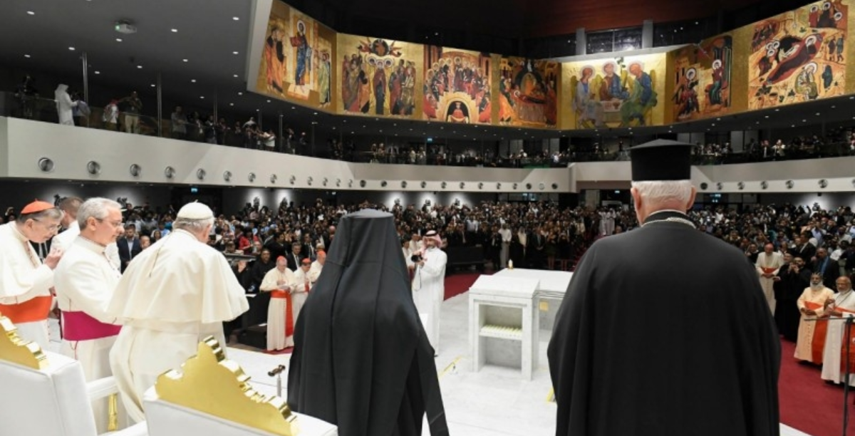 papa em encontro ecumenico durante a viagem ao bahrein Foto Vatican Media (1200 × 612 px) papa em encontro ecumenico durante a viagem ao bahrein Foto Vatican Media