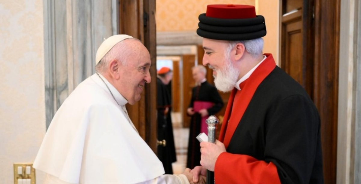 papa francisco com patriarca Mar Awa III em nov 2022 foto Vatican Media (1200 × 612 px) papa francisco com patriarca Mar Awa III em nov 2022 foto Vatican Media