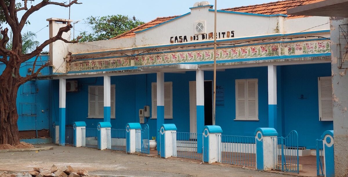 A Casa dos Direitos é uma iniciativa de oito organizações da sociedade guineense que trabalham na promoção e defesa dos Direitos Humanos. Foto © José Alves Jana.
