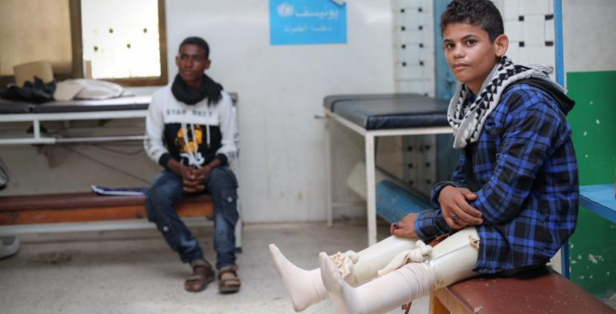 Ibrahim wears his artificial limbs in the prosthetic centre in Aden, Iemen, 14 October 2021. foto UNICEFUN0538380 Ibrahim wears his artificial limbs in the prosthetic centre in Aden, Iemen, 14 October 2021. foto UNICEFUN0538380