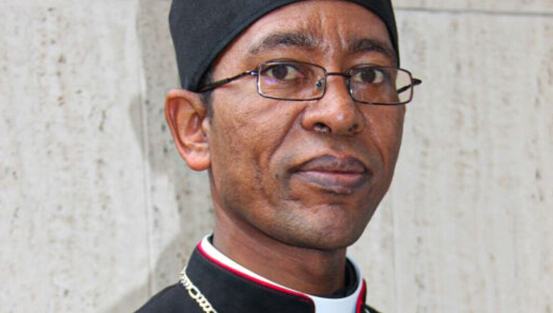Eritreia: Bispo e padre católicos libertados