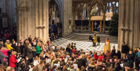 celebbracao de natal na catedral de worcester, foto james atkinson, church of england