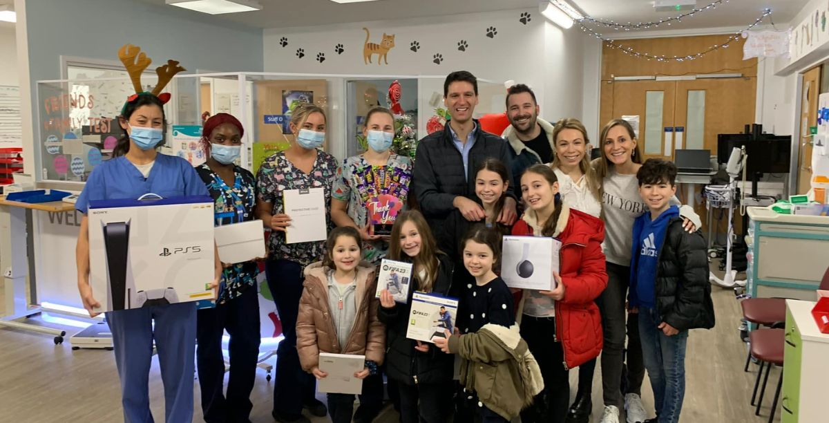 iniciativa solidaria da comunidade judaica de Leeds no hospital pediatrico de Leeds, foto c A Time to Say Thank You