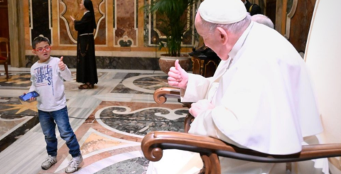 Em quatro vídeos inéditos, Igreja dá voz a pessoas com deficiência papa em encontro com pessoas com deficiencia no vaticano, 3 dezembro 2022, Foto Vatican Media