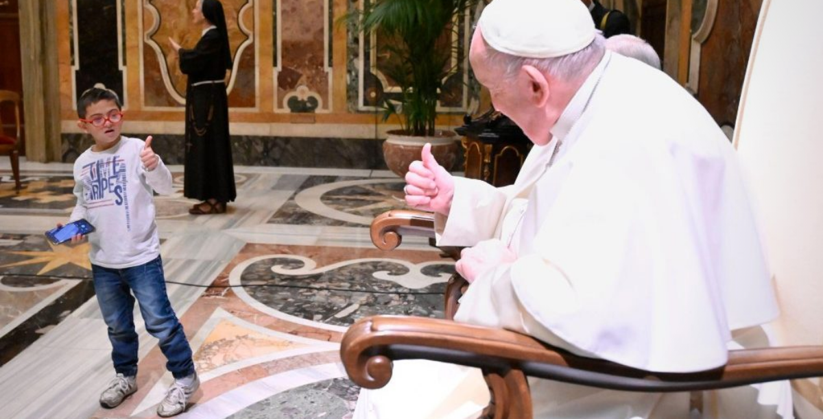 papa em encontro com pessoas com deficiencia no vaticano, 3 dezembro 2022, Foto Vatican Media