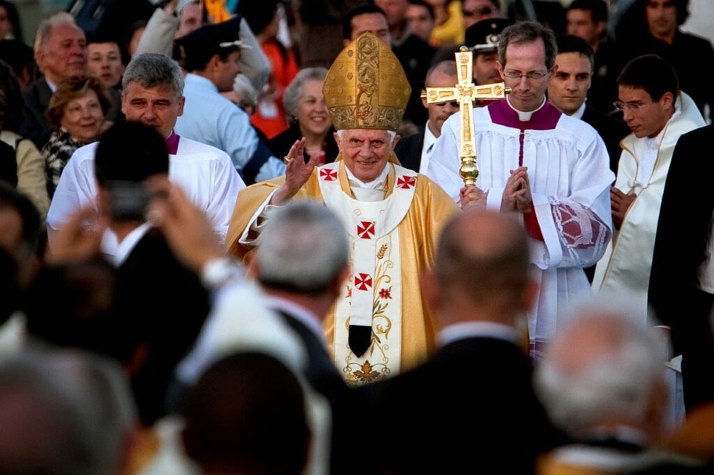 Bento XVI na celebração da eucaristia na Praça do Comércio, em Lisboa, 11 de Maio de 2010. Foto © Daniel Rocha/Público, cedida pelo autor.
