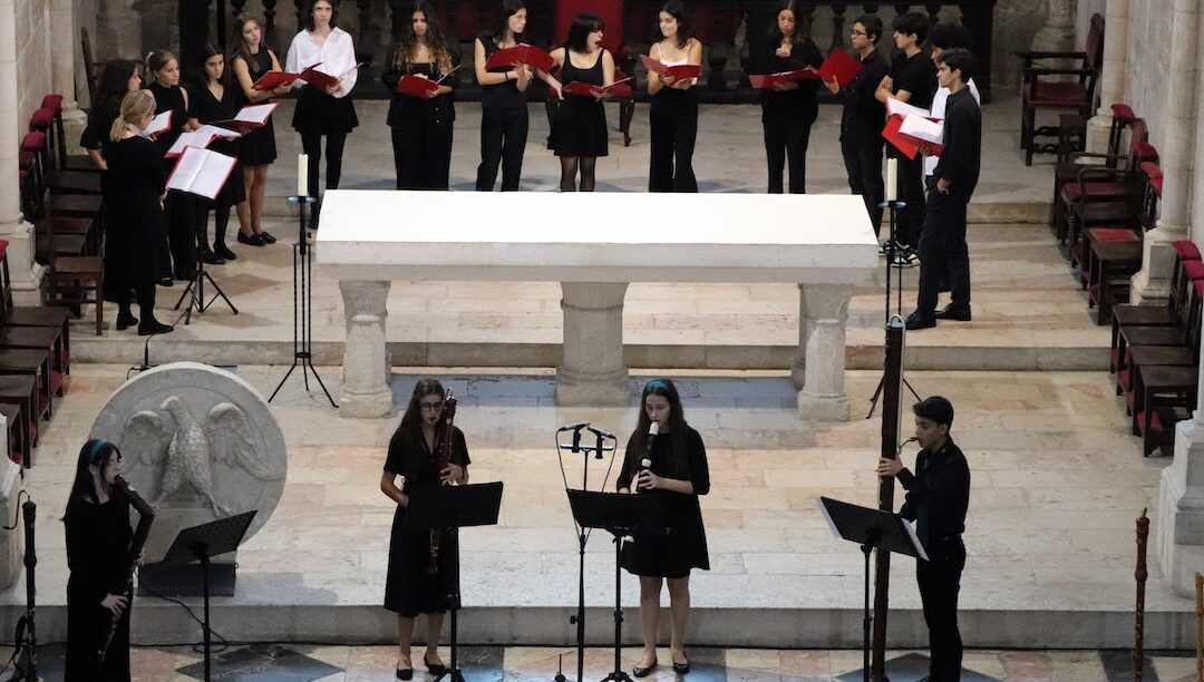 Um concerto de gregoriano e música seiscentista antes de uma visita de estudo a Roma para 22 alunos portugueses