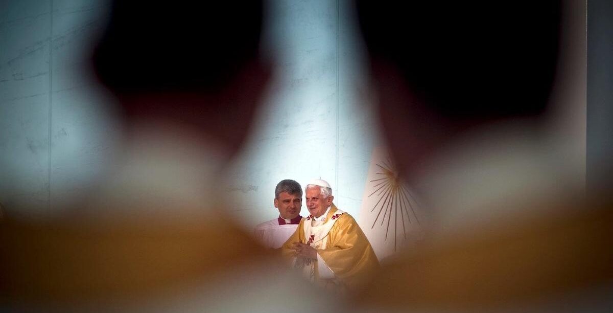 Bento XVI na celebração da eucaristia na Praça do Comércio, em Lisboa, 11 de Maio de 2010. Foto © Daniel Rocha/Público, cedida pelo autor.