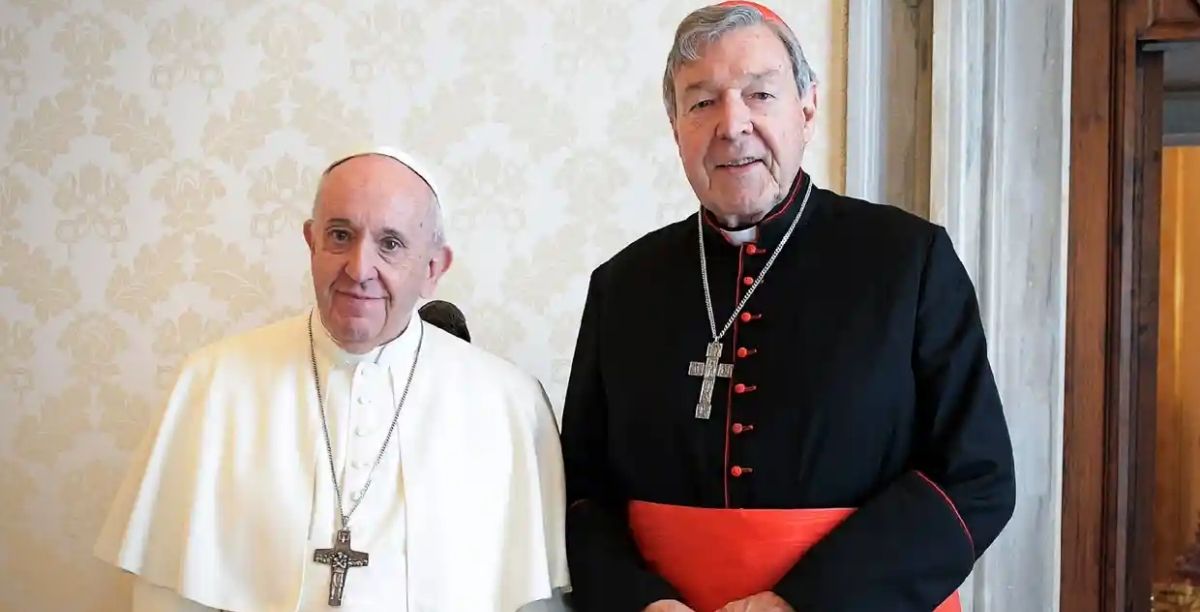 papa francisco com cardeal pell, foto vatican media