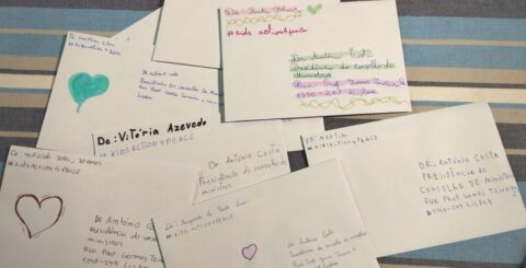Como ajudar os nossos amigos na Ucrânia? Escrevendo ao primeiro-ministro cartas escritas no amibito da acao #kidsaction4peace