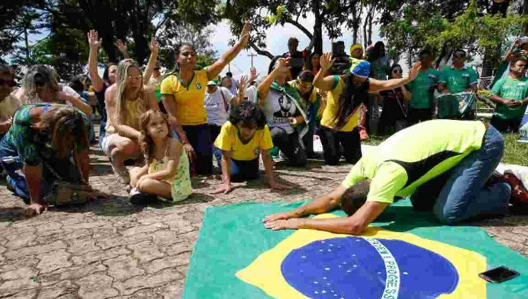 “Deus tenha misericórdia do Brasil!” Católicos condenam ataques e (alguns) evangélicos também