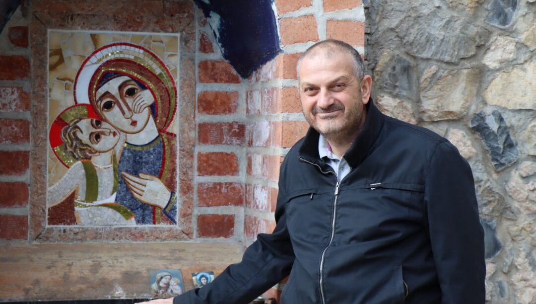 Monge raptado pelo ISIS em 2015 eleito arcebispo de Homs