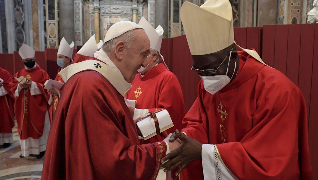 Lubumbashi (Congo): uma dezena de guardas entraram armados na catedral