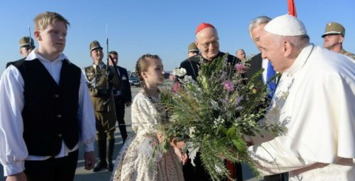 chegada do papa Francisco à Hungria em 2021, foto Vatican Media chegada do papa Francisco à Hungria em 2021, foto Vatican Media
