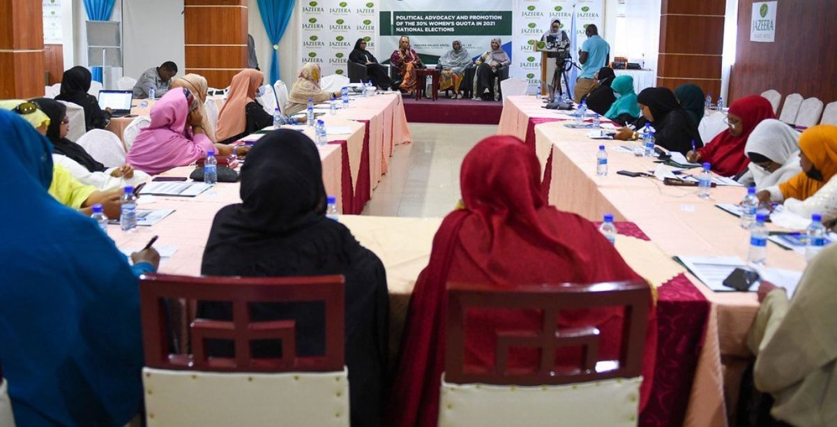 AMISOMFardosa Hussein Candidatas à câmara baixa do parlamento na Somália participam de um fórum de participação política na Somália AMISOMFardosa Hussein Candidatas à câmara baixa do parlamento na Somália participam de um fórum de participação política na Somália