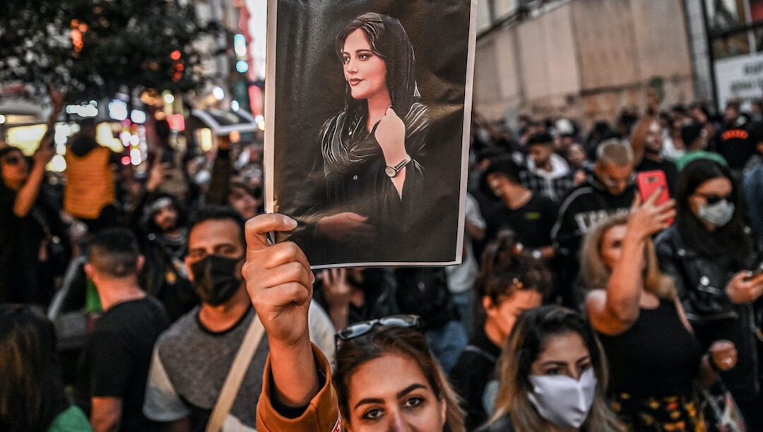 Campanhas pelas mulheres do Irão e estudantes afegãs