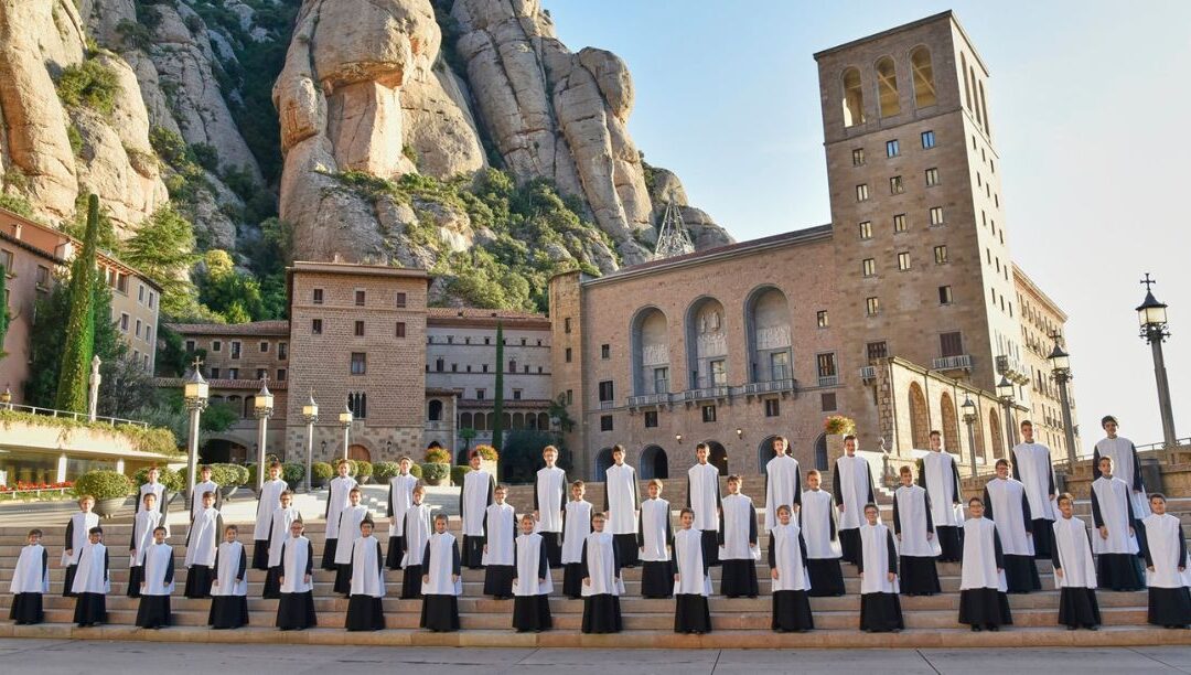 Coro centenário do Mosteiro de Montserrat aceita pela primeira vez vozes femininas