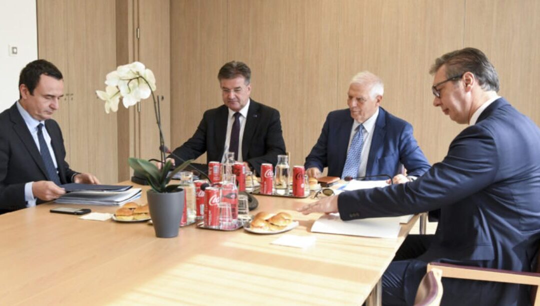Sérvia e Kosovo abrem caminho para a paz