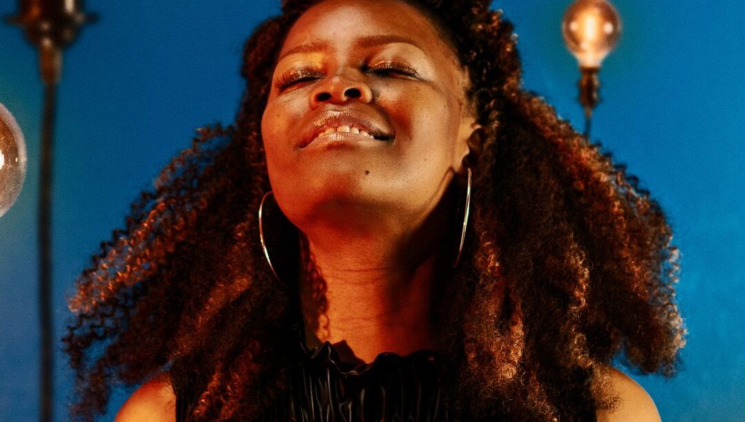 Selma Uamusse: “A minha fé foi-se costurando com a música”