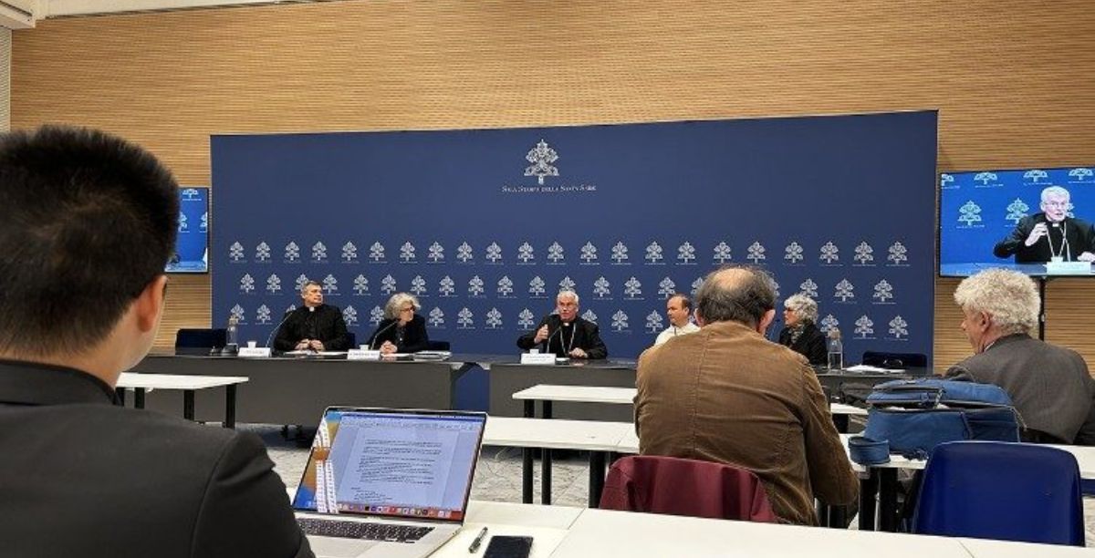 Conferência de imprensa por ocasião da conclusão da segunda etapa do Processo Sinodal 2021-2024 a Etapa Continental, 20 abril 2024 Foto © Vatican Media
