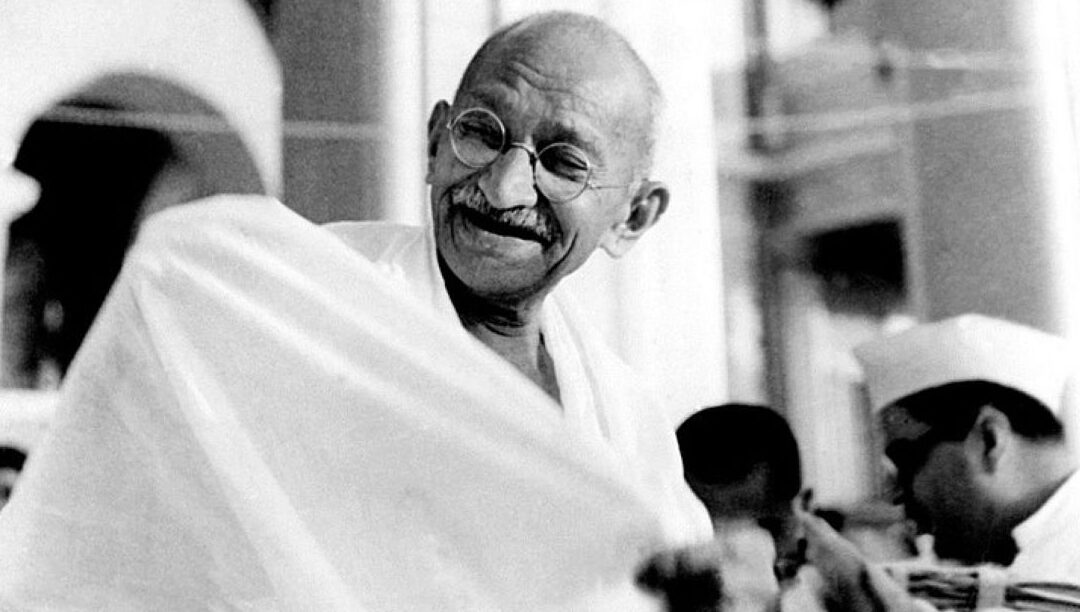 Purga nos manuais escolares indianos desfigura Gandhi