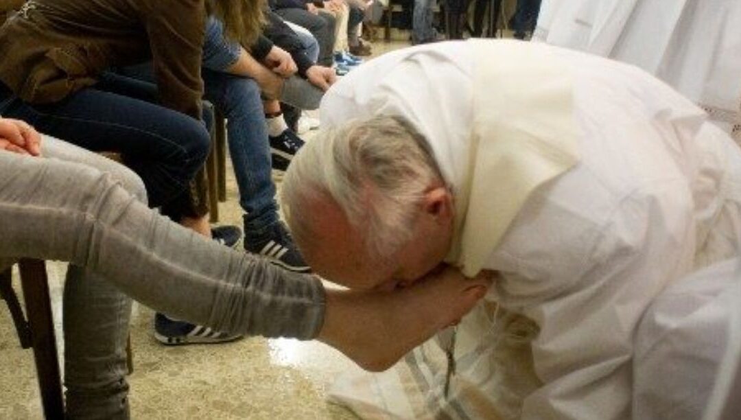 Dez anos depois, o Papa regressa à prisão de Casal del Marmo para lavar os pés a jovens reclusos