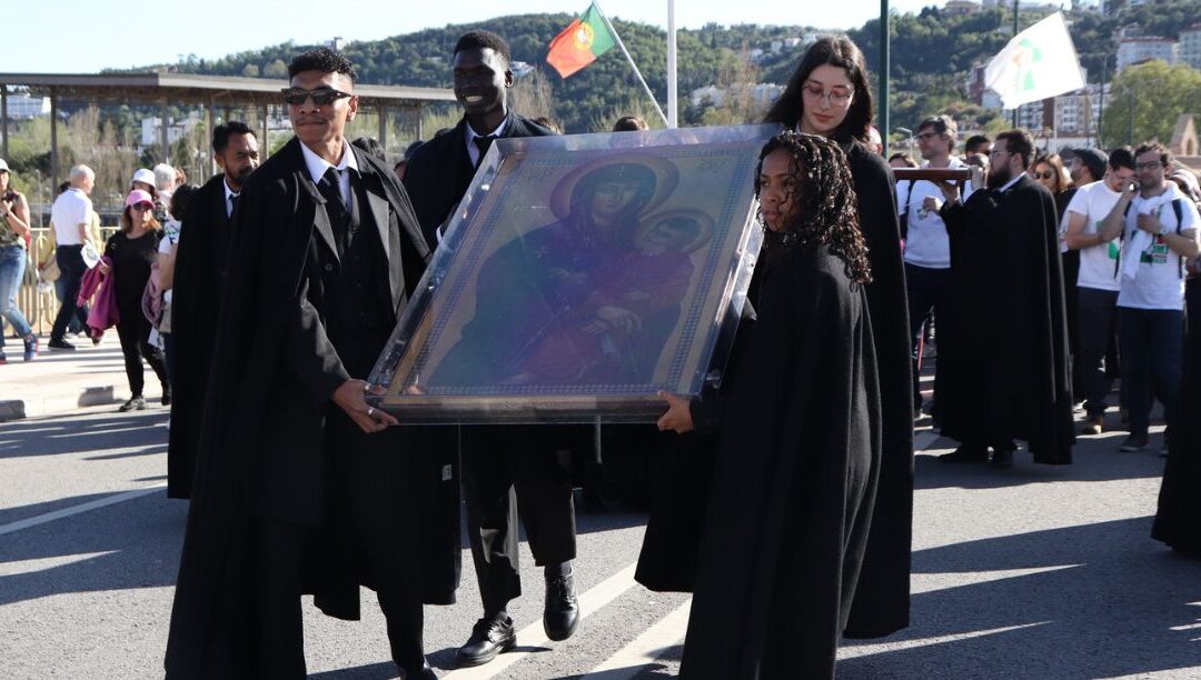 Do carmelo à prisão, em mãos ou de avião, os símbolos da JMJ vão tornar esta Páscoa “ainda mais especial”
