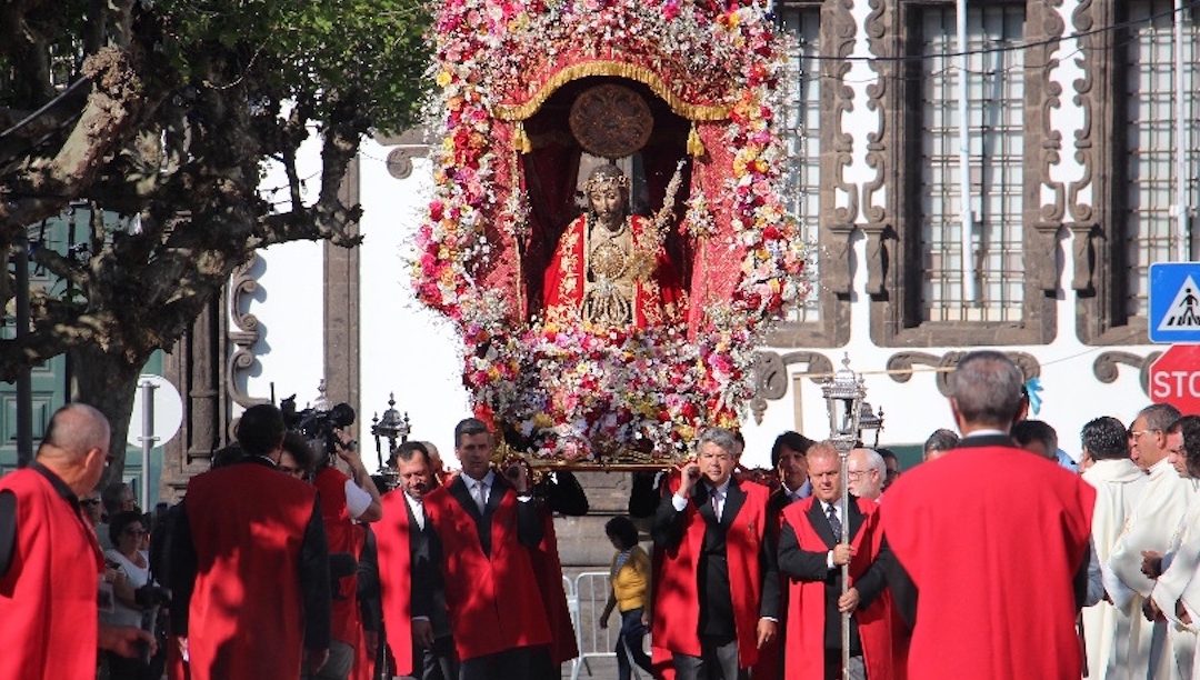 Bispo de Angra quer jovens a participar na renovação da Igreja